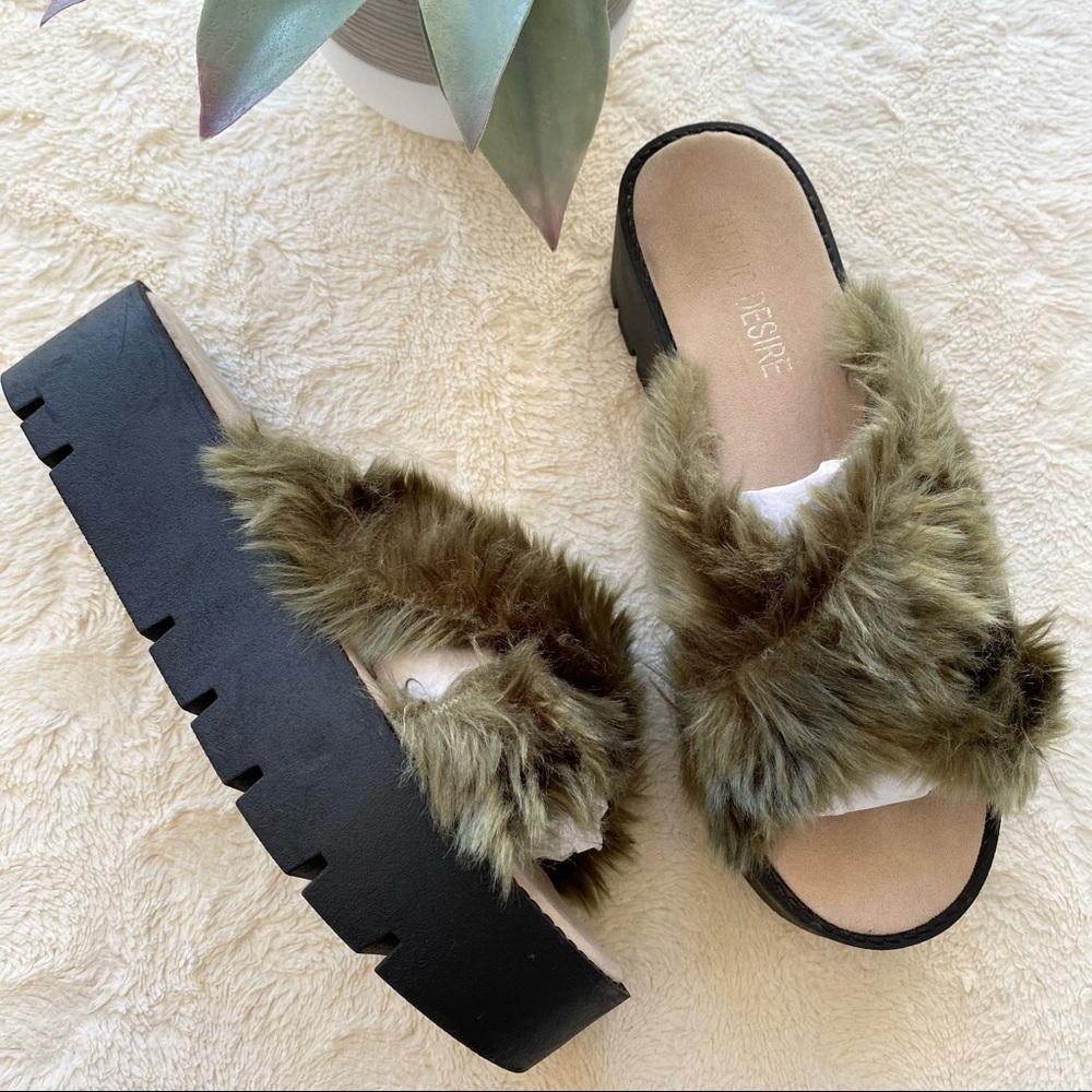 Dolls Kill public desire green fuzzy faux fur platform sandals slides 8